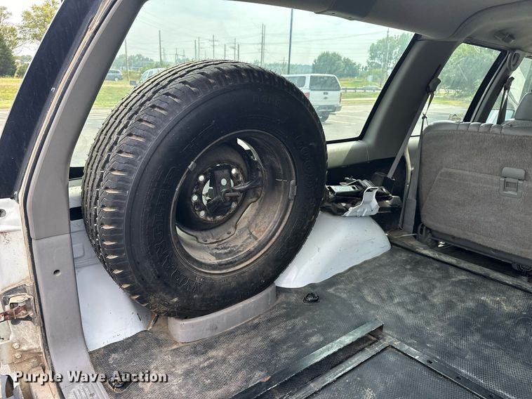 image for item DF8427 1997 Chevrolet Suburban 2500 SUV