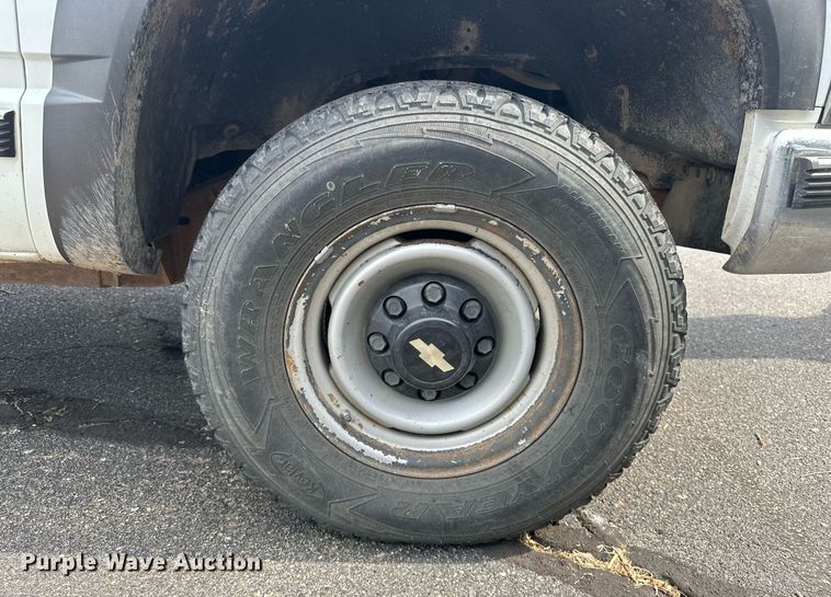 image for item DF8427 1997 Chevrolet Suburban 2500 SUV