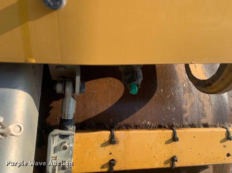 image for item DM1801 2019 Caterpillar CC34B single drum vibratory roller