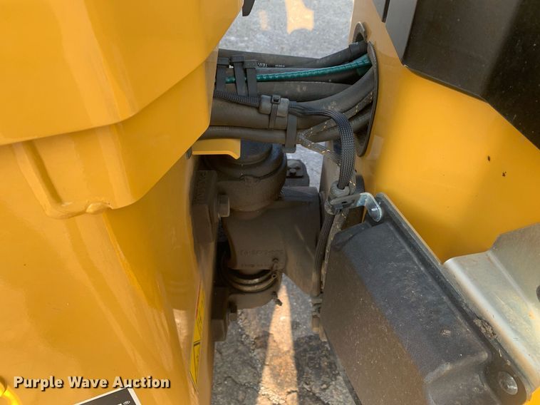 image for item DM1801 2019 Caterpillar CC34B single drum vibratory roller