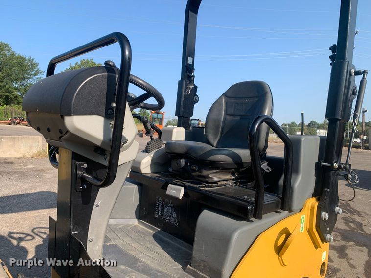 image for item DM1801 2019 Caterpillar CC34B single drum vibratory roller