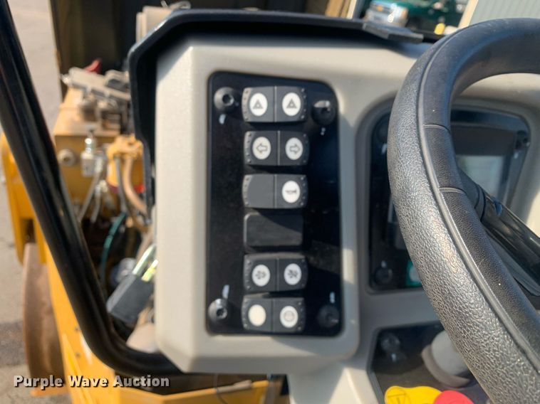 image for item DM1801 2019 Caterpillar CC34B single drum vibratory roller