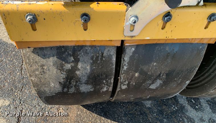 image for item DM1801 2019 Caterpillar CC34B single drum vibratory roller