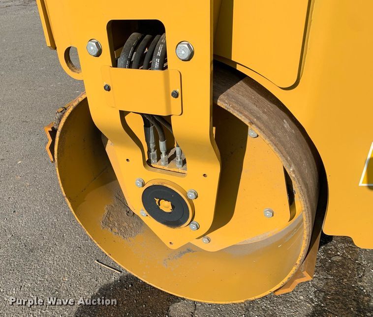 image for item DM1801 2019 Caterpillar CC34B single drum vibratory roller