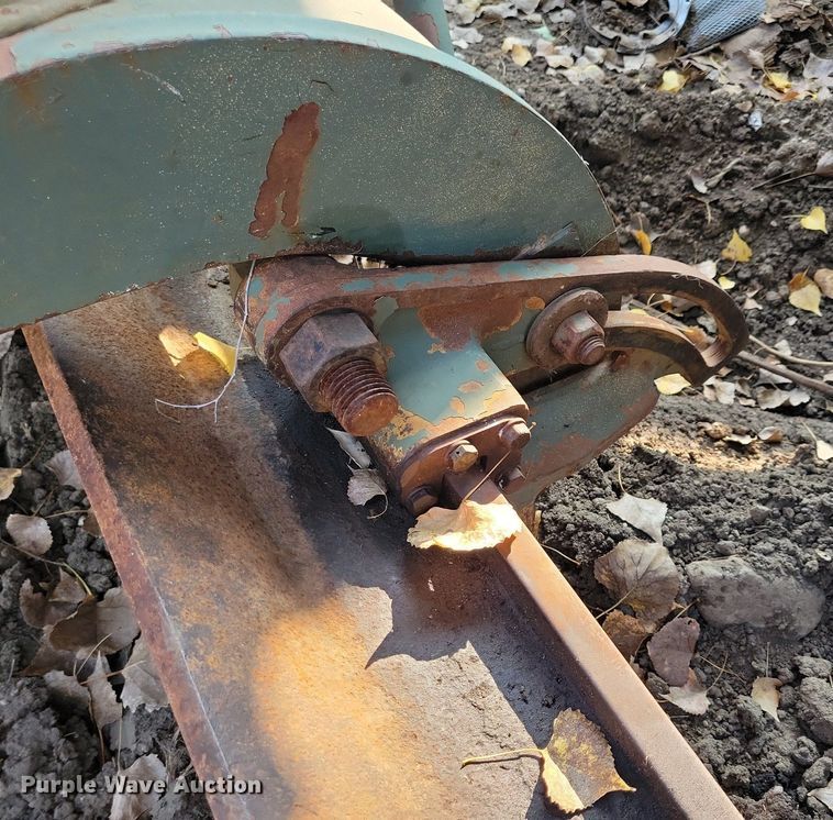 image for item DN3523 1985 Caterpillar 130G MIL motor grader