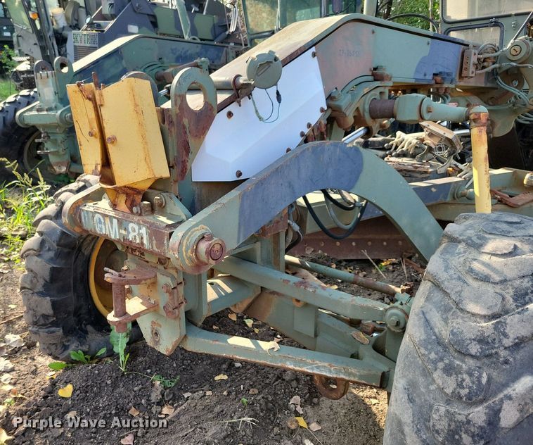 image for item DN3523 1985 Caterpillar 130G MIL motor grader