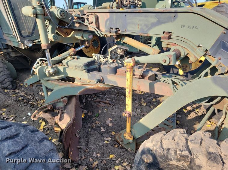 image for item DN3523 1985 Caterpillar 130G MIL motor grader