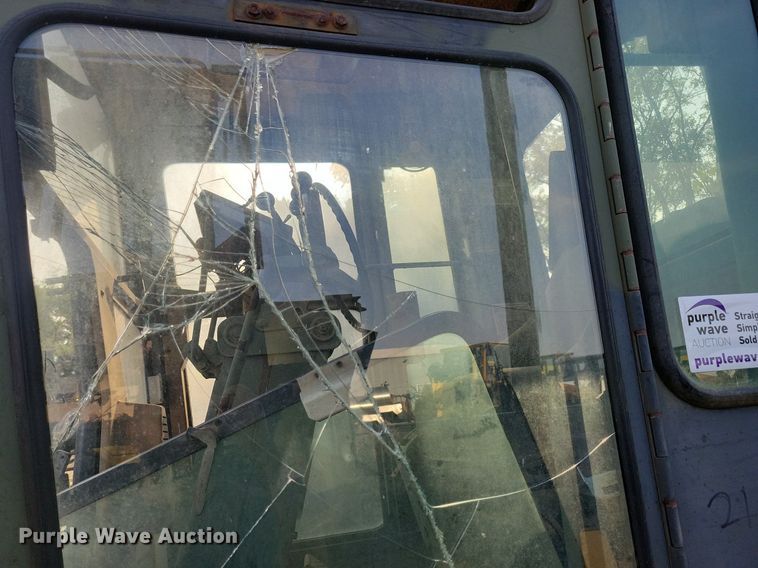 image for item DN3523 1985 Caterpillar 130G MIL motor grader