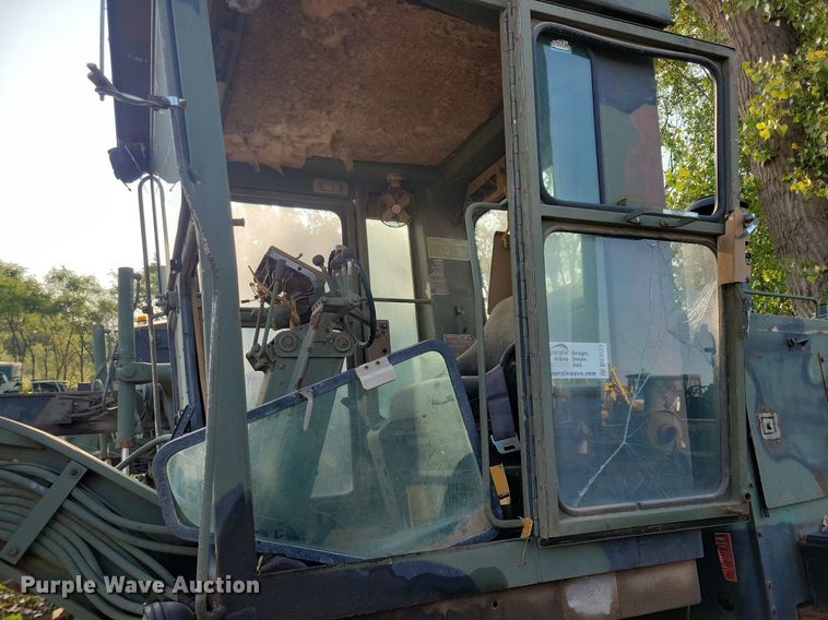 image for item DN3523 1985 Caterpillar 130G MIL motor grader