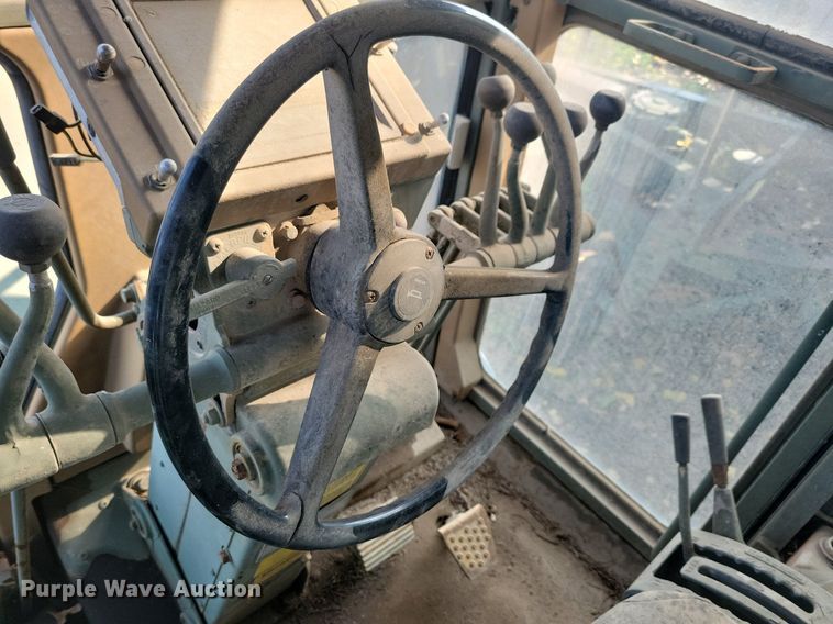 image for item DN3523 1985 Caterpillar 130G MIL motor grader