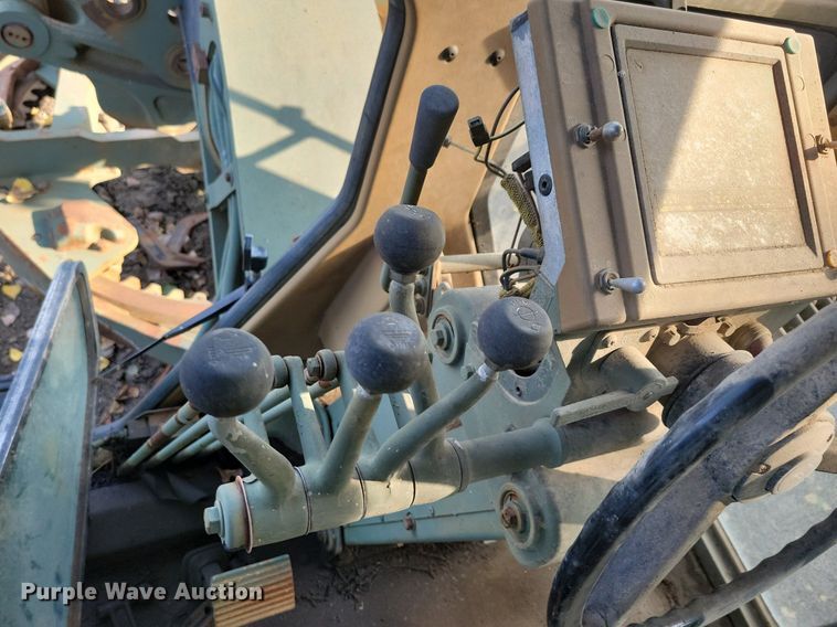 image for item DN3523 1985 Caterpillar 130G MIL motor grader