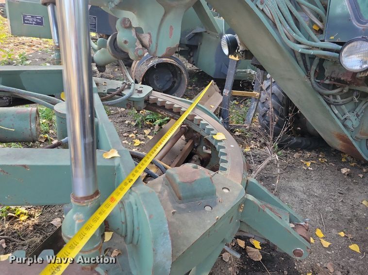 image for item DN3524 1985 Caterpillar 130G MIL motor grader