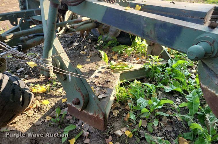 image for item DN3524 1985 Caterpillar 130G MIL motor grader