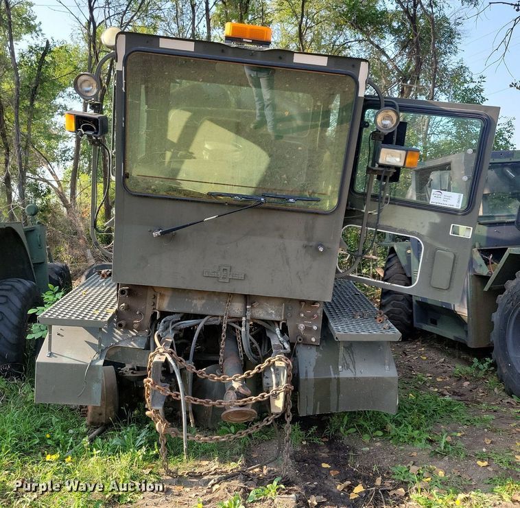 image for item DN3525 1992 Oshkosh HB2518-MP3 snow blower truck