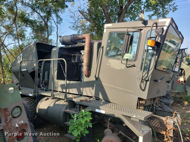 image for item DN3525 1992 Oshkosh HB2518-MP3 snow blower truck