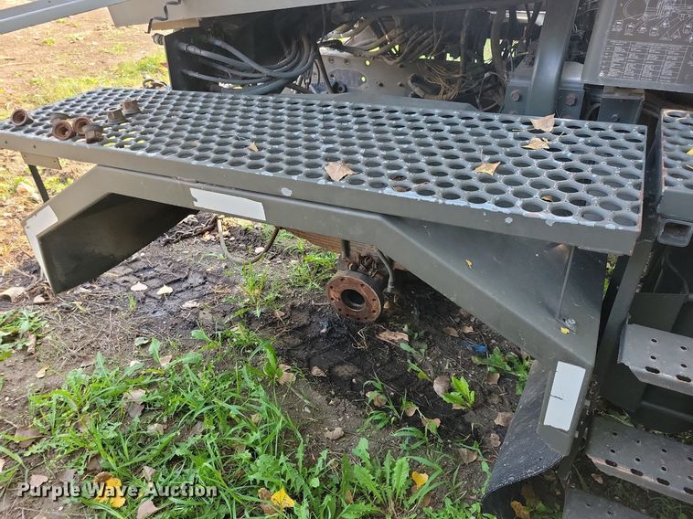 image for item DN3525 1992 Oshkosh HB2518-MP3 snow blower truck