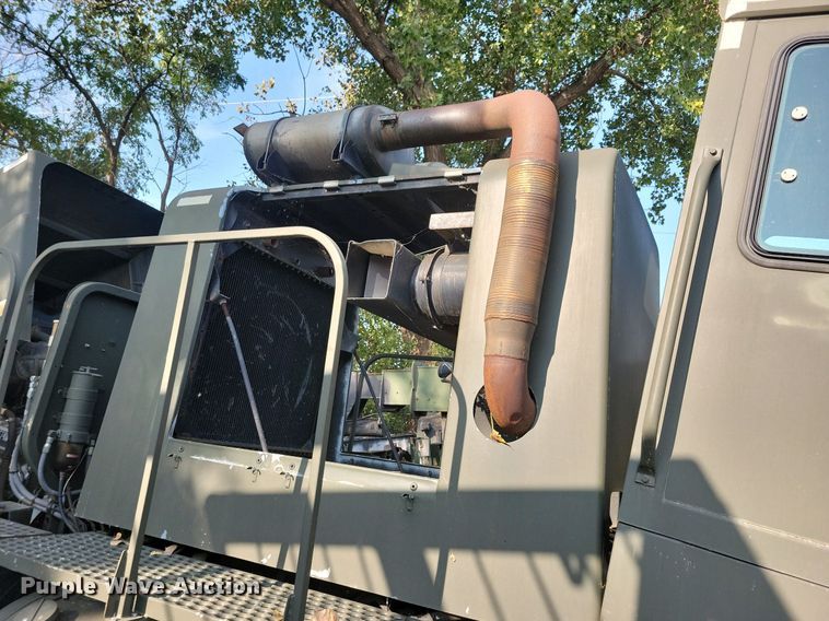 image for item DN3525 1992 Oshkosh HB2518-MP3 snow blower truck