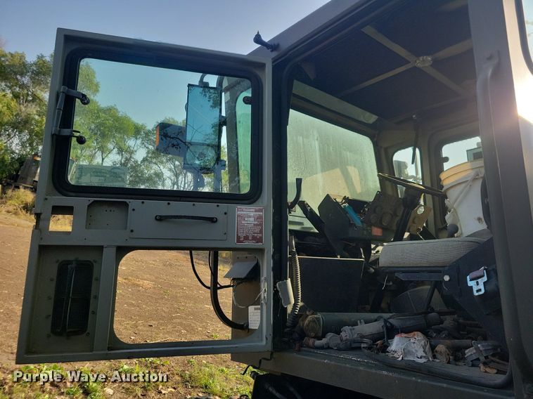 image for item DN3525 1992 Oshkosh HB2518-MP3 snow blower truck