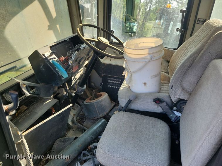 image for item DN3525 1992 Oshkosh HB2518-MP3 snow blower truck