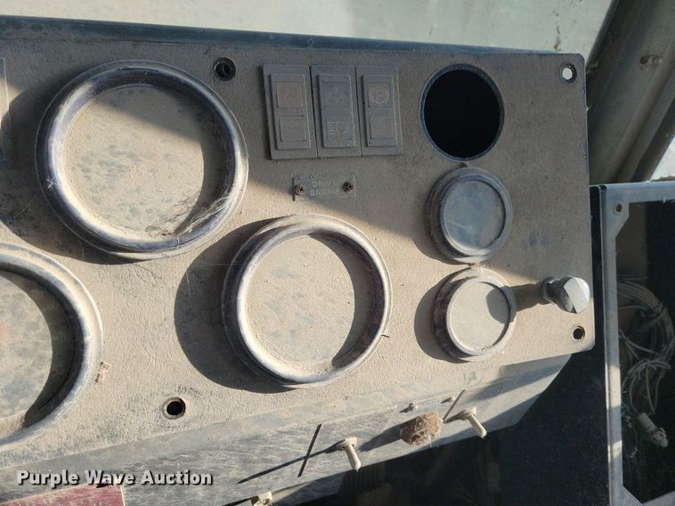 image for item DN3525 1992 Oshkosh HB2518-MP3 snow blower truck