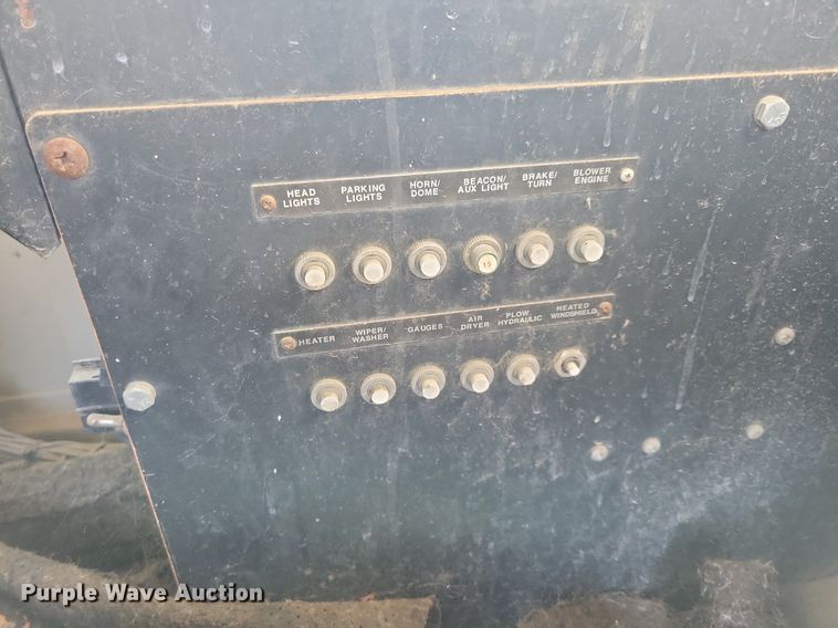 image for item DN3525 1992 Oshkosh HB2518-MP3 snow blower truck