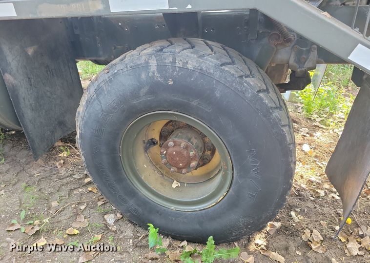 image for item DN3525 1992 Oshkosh HB2518-MP3 snow blower truck