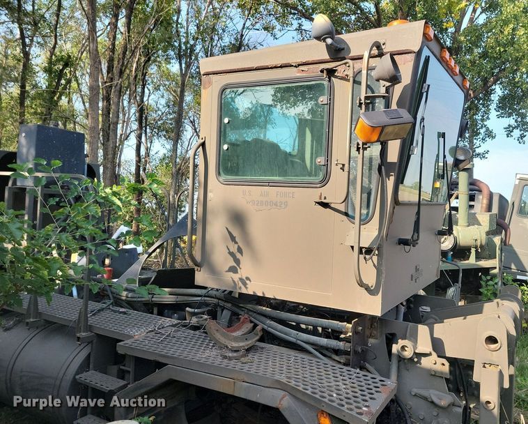 image for item DN3526 1992 Oshkosh HB2518-MP3 snowblower truck