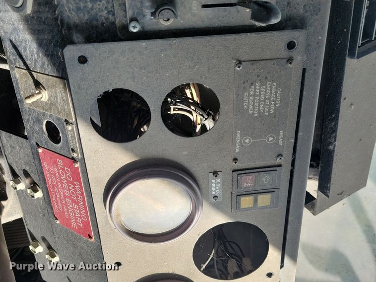 image for item DN3526 1992 Oshkosh HB2518-MP3 snowblower truck