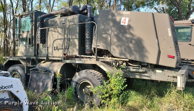 image for item DN3527 1992 Oshkosh HB2518-MP3 snow blower truck