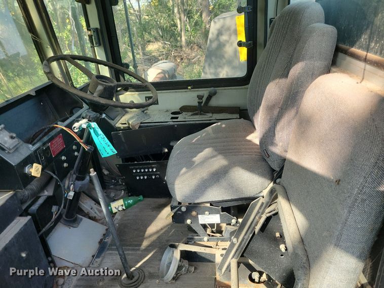 image for item DN3527 1992 Oshkosh HB2518-MP3 snow blower truck