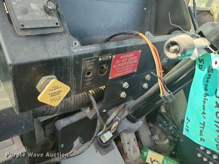 image for item DN3527 1992 Oshkosh HB2518-MP3 snow blower truck