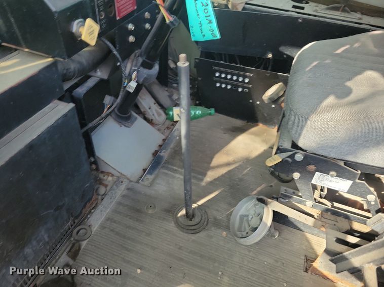 image for item DN3527 1992 Oshkosh HB2518-MP3 snow blower truck