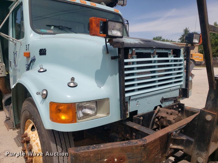 image for item DO2959 2002 International 4700 dump truck