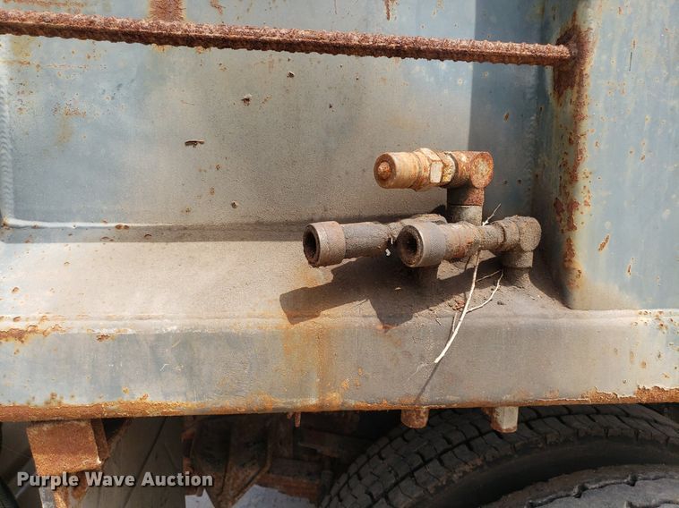 image for item DO2959 2002 International 4700 dump truck