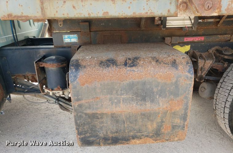 image for item DO2959 2002 International 4700 dump truck