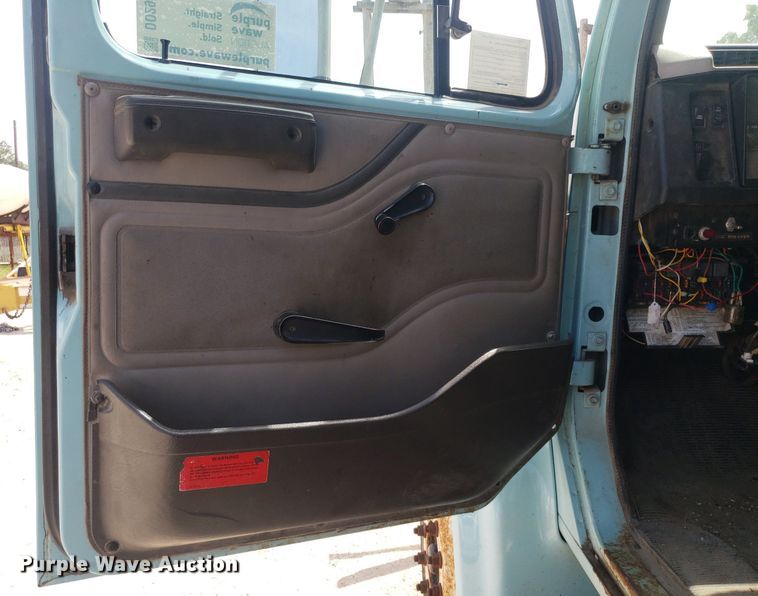 image for item DO2959 2002 International 4700 dump truck