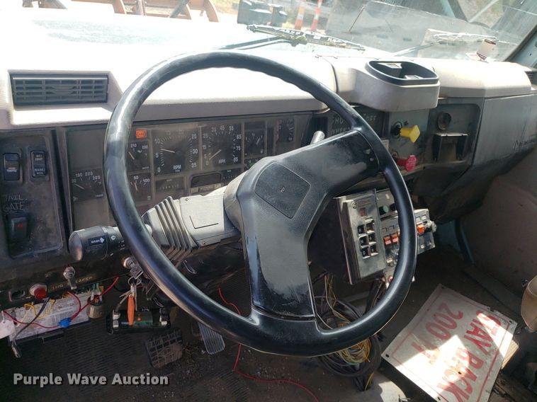 image for item DO2959 2002 International 4700 dump truck