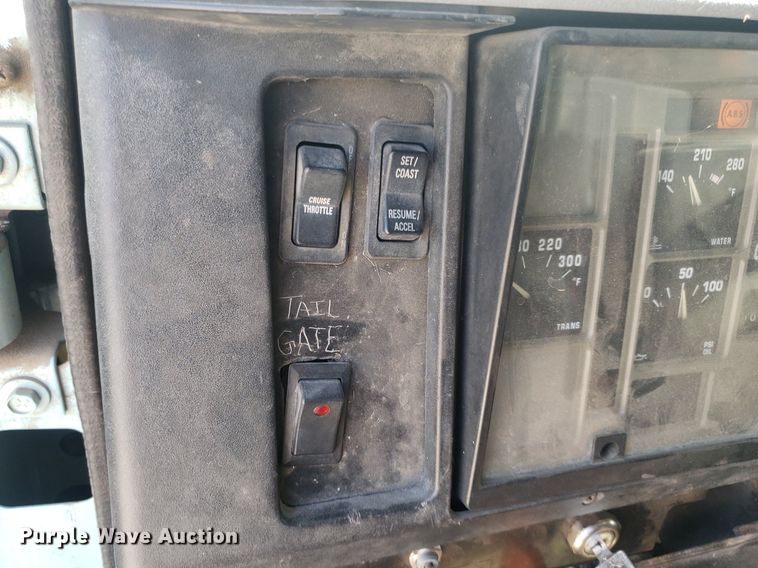 image for item DO2959 2002 International 4700 dump truck