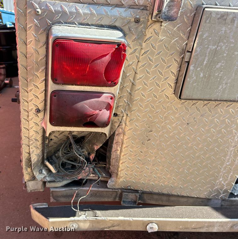 image for item DO7471 2007 Spartan Gladiator Classic pumper fire truck