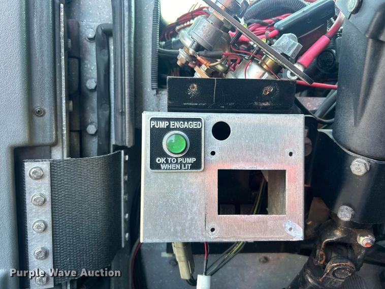 image for item DO7471 2007 Spartan Gladiator Classic pumper fire truck