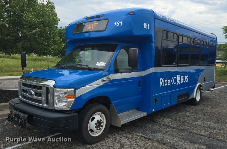 image for item DQ4424 2018 Senator II ST69923C shuttle bus