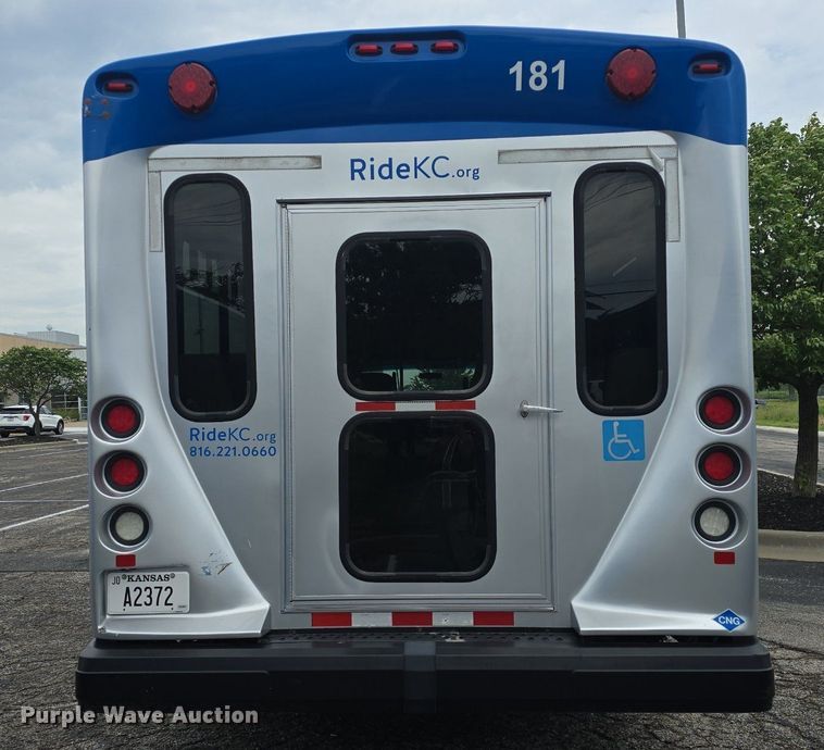 image for item DQ4424 2018 Senator II ST69923C shuttle bus