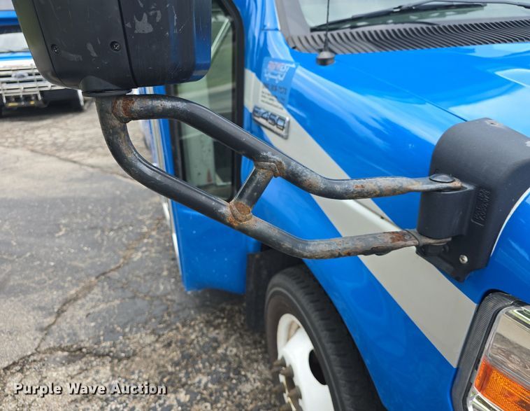 image for item DQ4424 2018 Senator II ST69923C shuttle bus