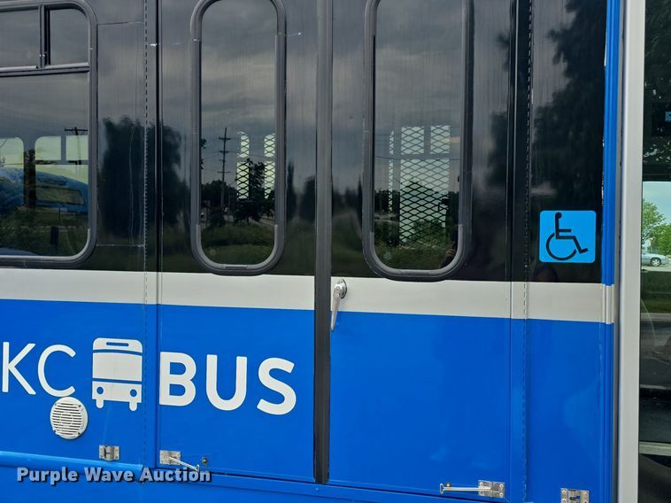 image for item DQ4424 2018 Senator II ST69923C shuttle bus