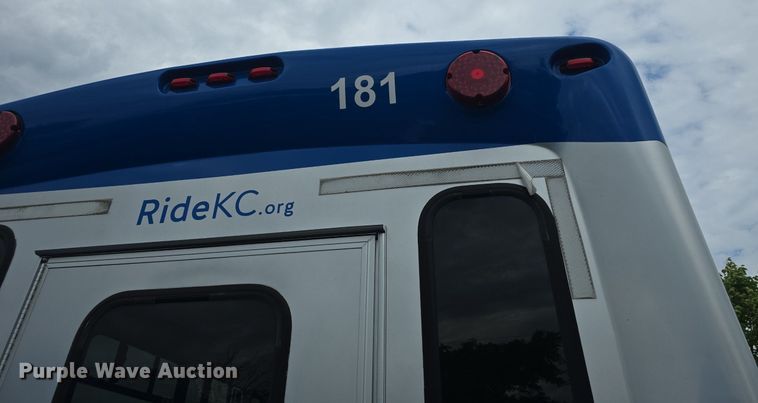 image for item DQ4424 2018 Senator II ST69923C shuttle bus