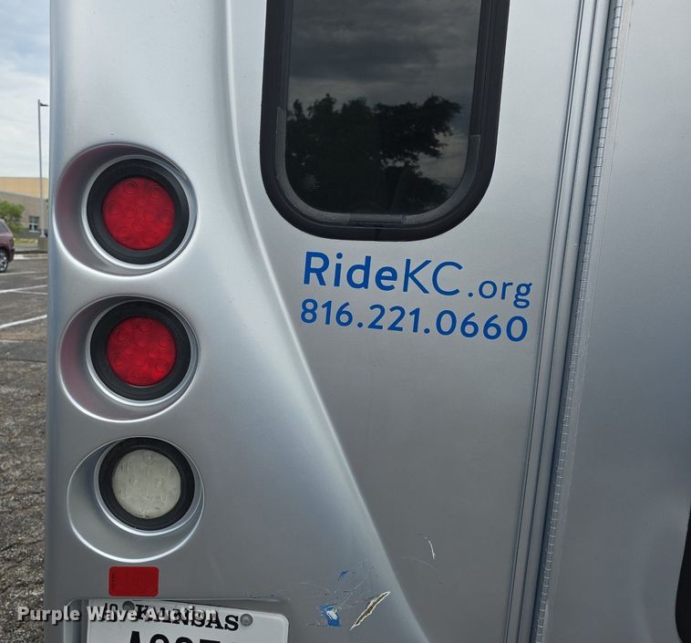 image for item DQ4424 2018 Senator II ST69923C shuttle bus