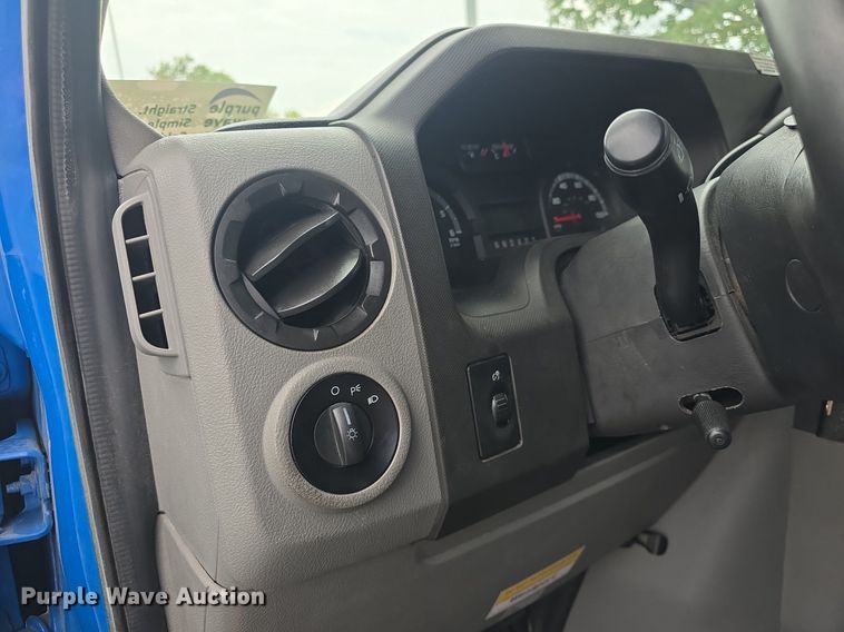 image for item DQ4424 2018 Senator II ST69923C shuttle bus