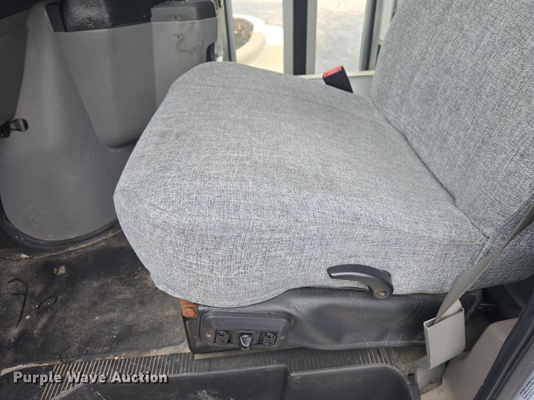 image for item DQ4424 2018 Senator II ST69923C shuttle bus