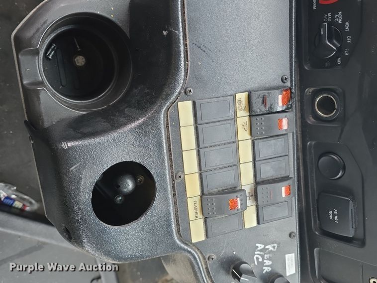 image for item DQ4424 2018 Senator II ST69923C shuttle bus