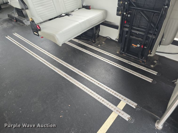 image for item DQ4424 2018 Senator II ST69923C shuttle bus